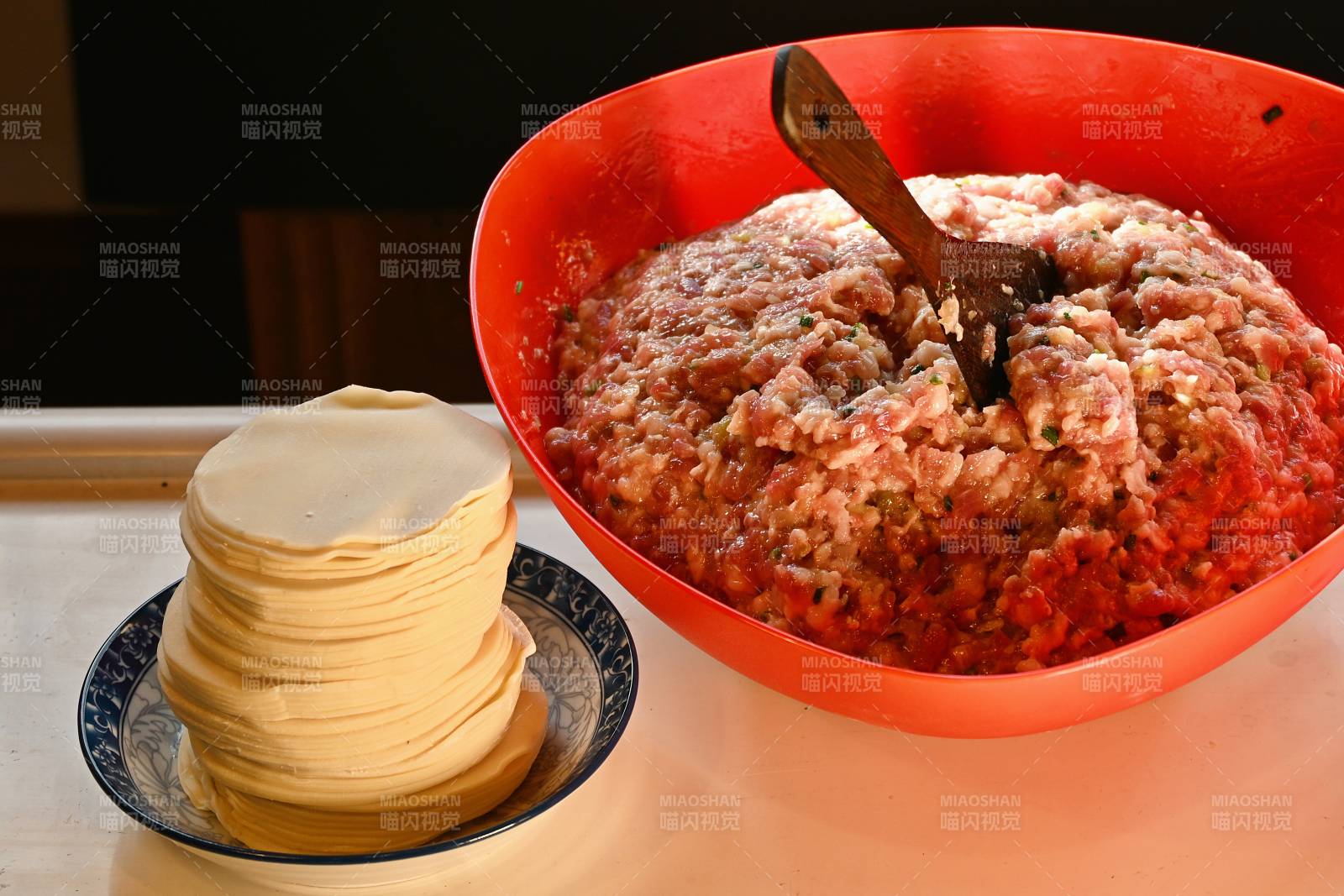 饺子馅与面皮准备中