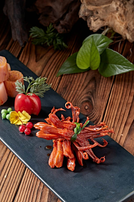 韩国泡菜配飘香卤味鸭舌