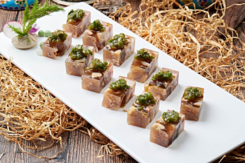 野韭花酱佐黄豆猪皮冻