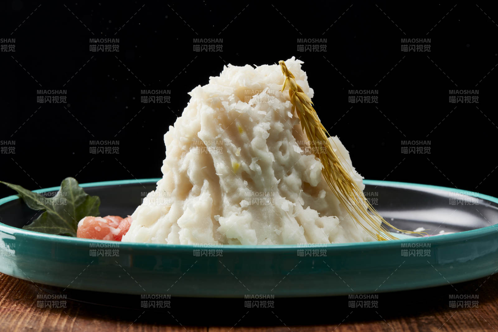 傳統(tǒng)健康美食營(yíng)養(yǎng)土豆泥配薯片