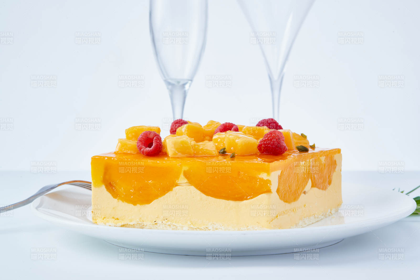 树莓芒果鲜奶慕斯蛋糕