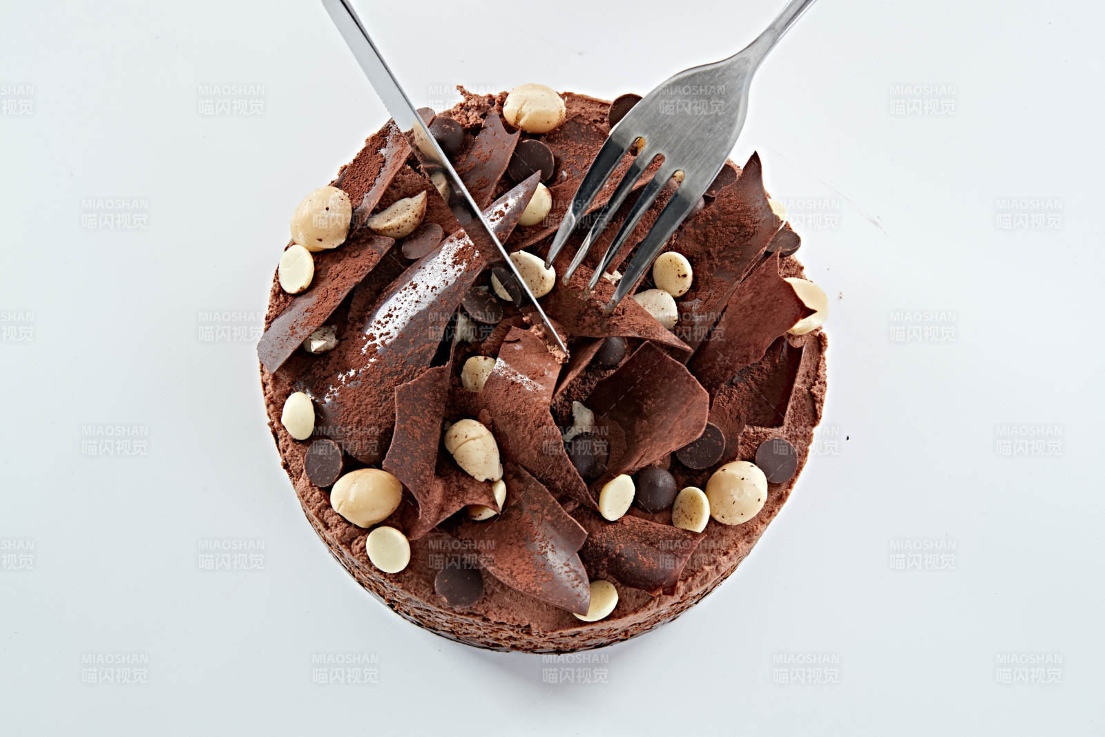 可可散粉黑森林坚果冰淇淋蛋糕