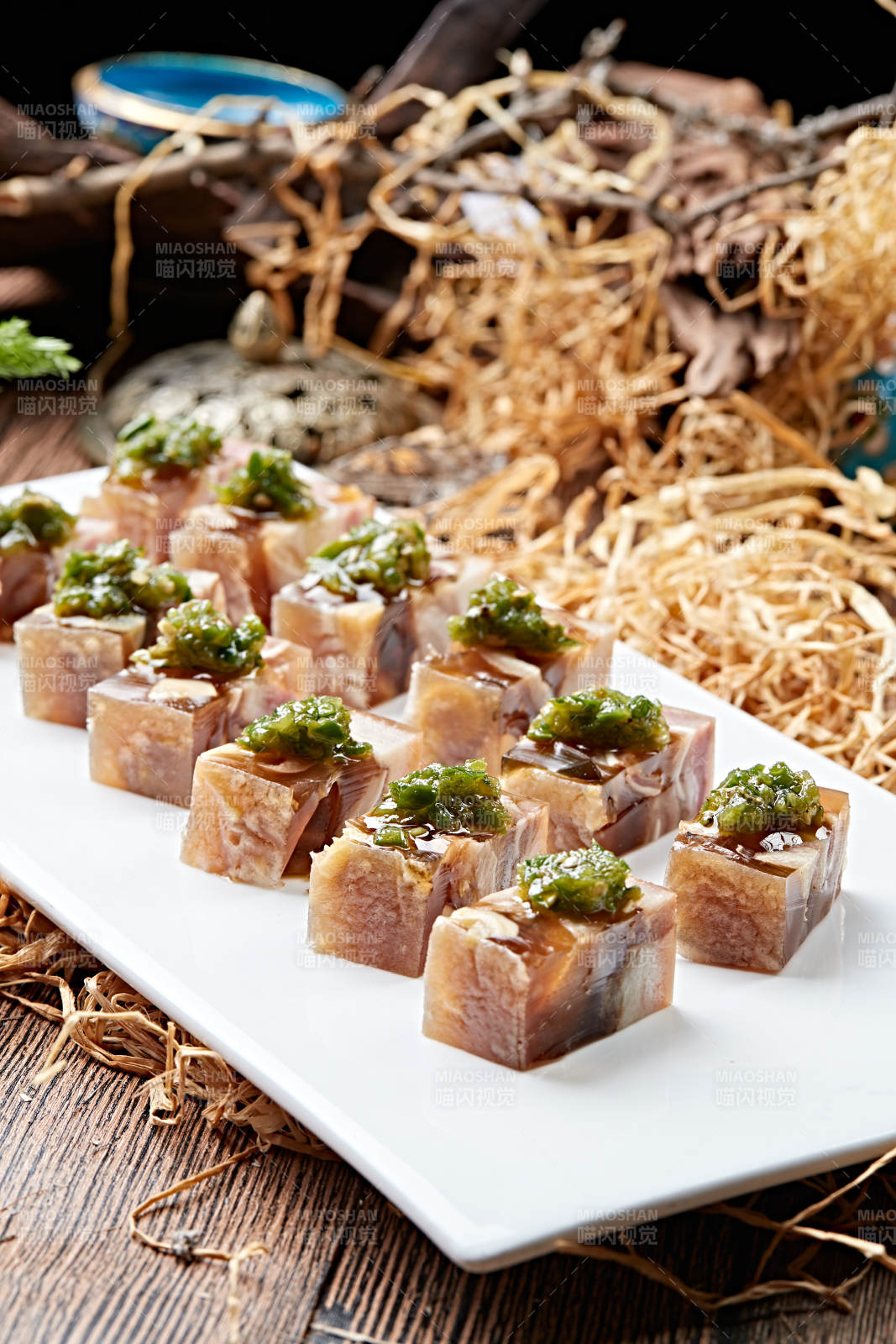 野韭花醬佐黃豆豬皮凍