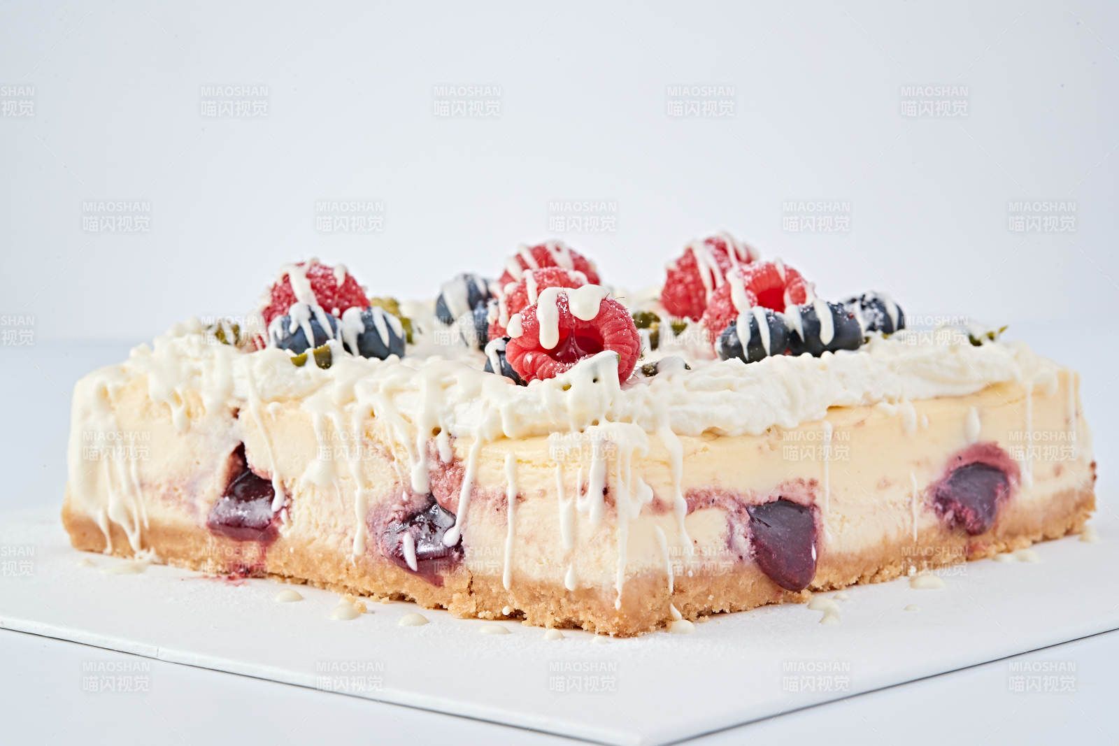 藍(lán)莓樹莓鮮奶慕斯蛋糕