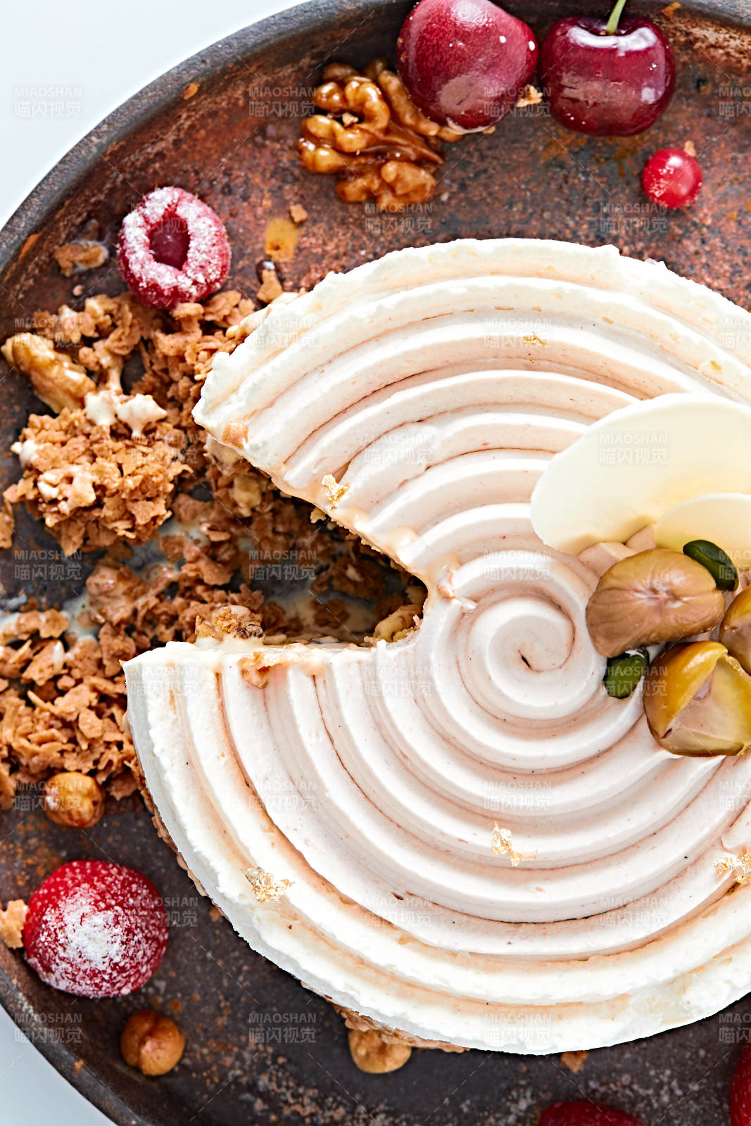 香烤坚果碎烧板栗金箔冰激凌蛋糕