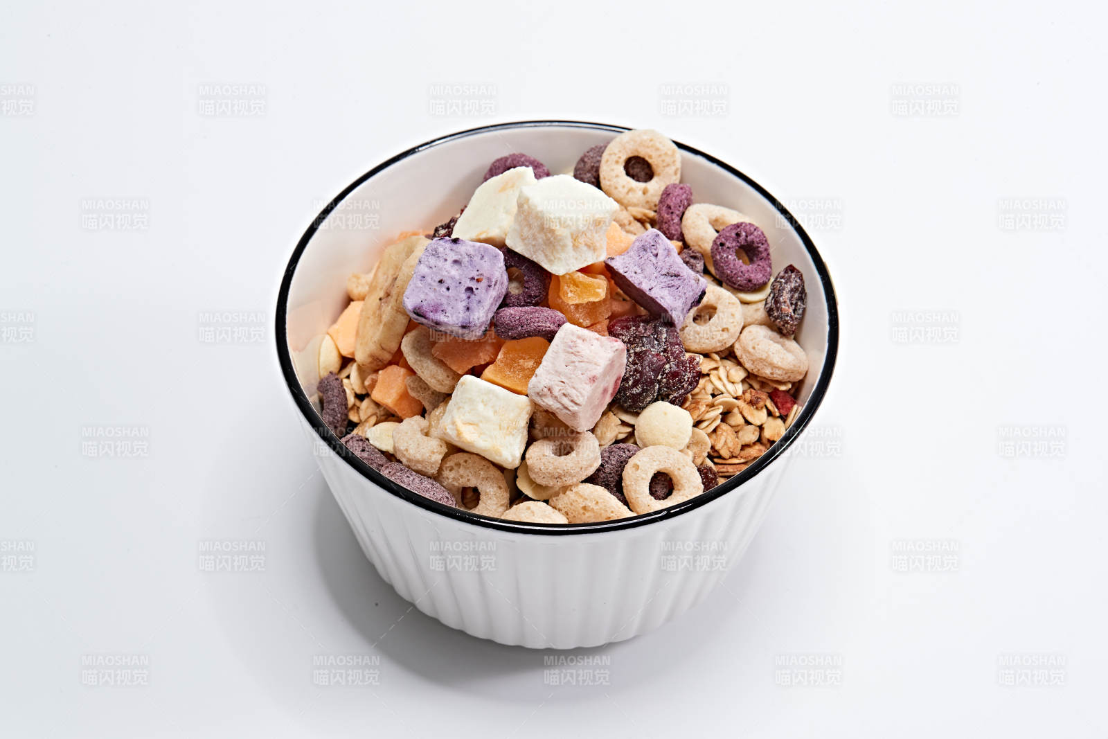 美味健康的營養早餐堅果混合烤燕麥