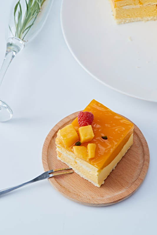 树莓芒果鲜奶慕斯蛋糕