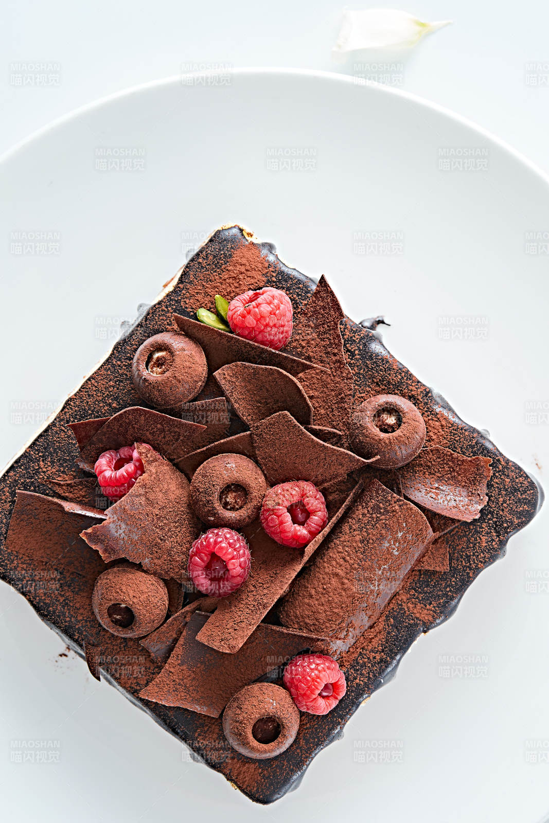 可可撒粉黑巧克力奶酪慕斯蛋糕