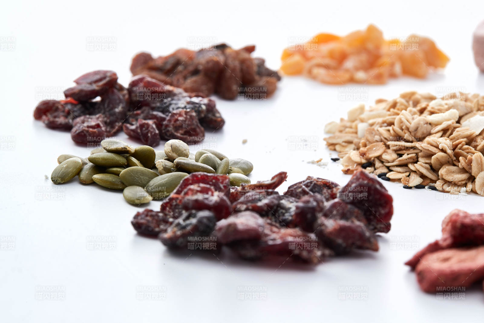 美味健康的營養早餐堅果混合烤燕麥