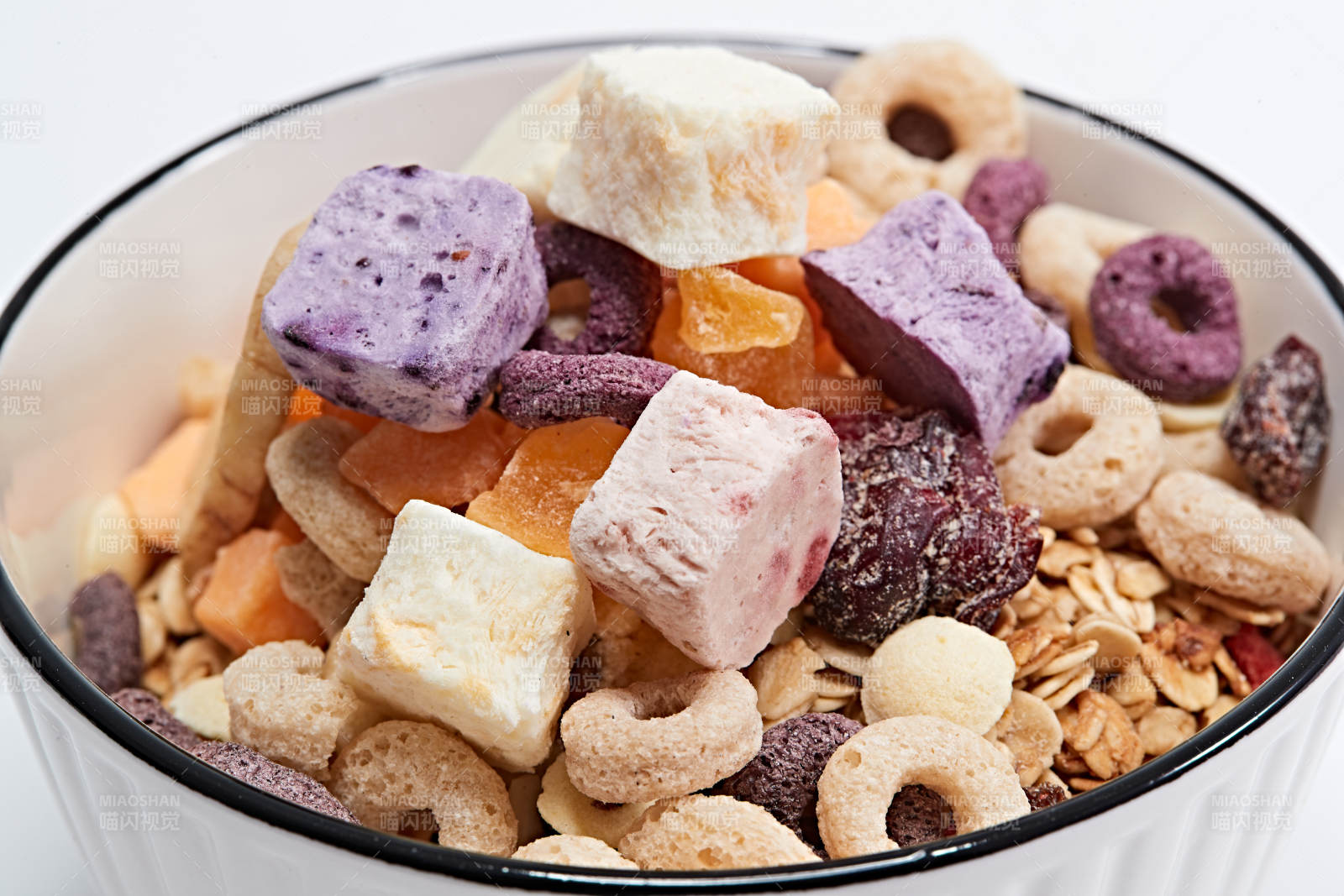 美味健康的營養早餐堅果混合烤燕麥