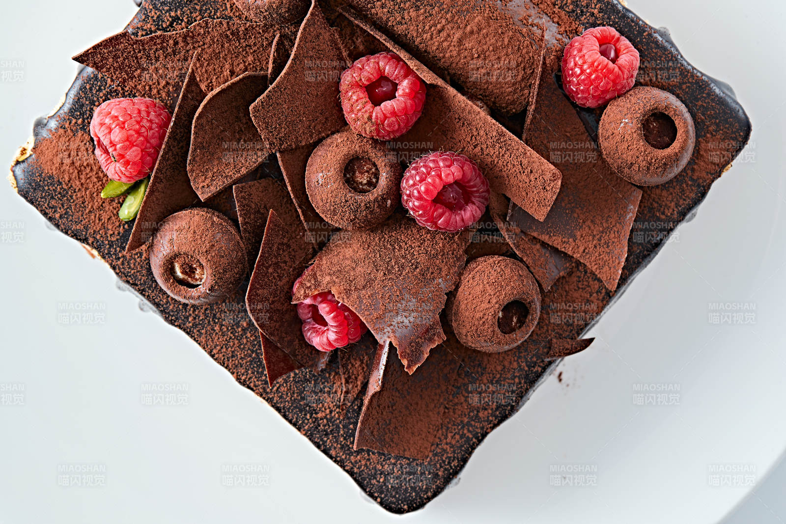 可可撒粉黑巧克力奶酪慕斯蛋糕