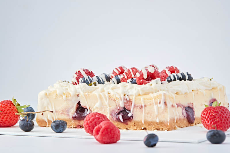 蓝莓树莓鲜奶慕斯蛋糕