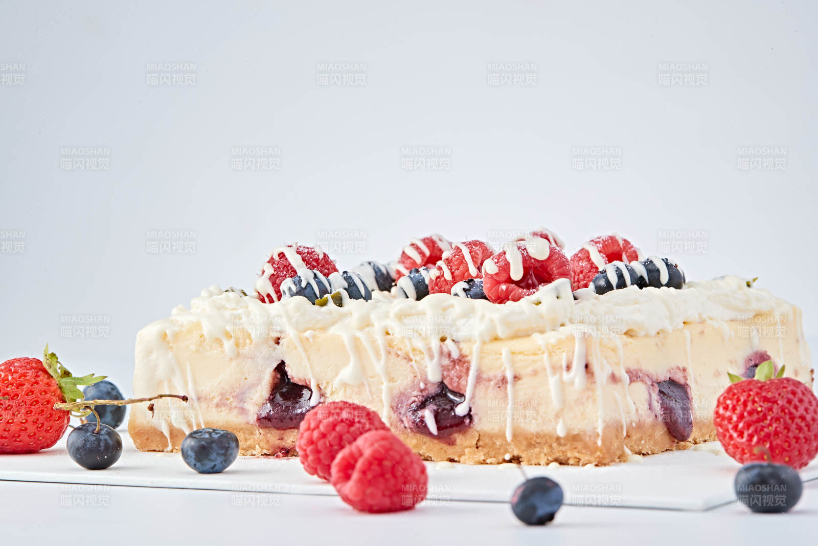 蓝莓树莓鲜奶慕斯蛋糕