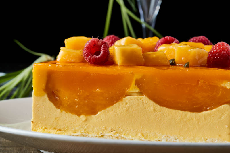 树莓芒果鲜奶慕斯蛋糕