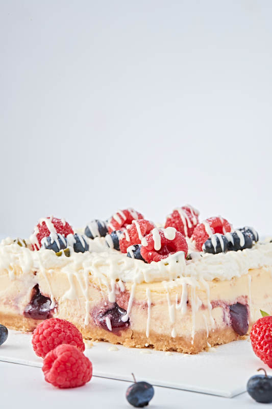 蓝莓树莓鲜奶慕斯蛋糕