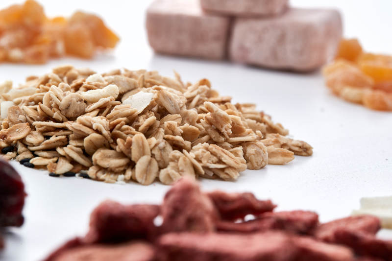 美味健康的营养早餐坚果混合烤燕麦