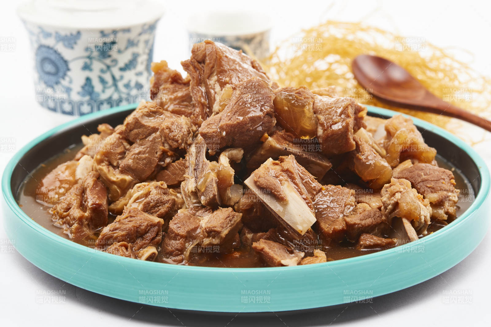 家常醬燉牛筋頭巴腦