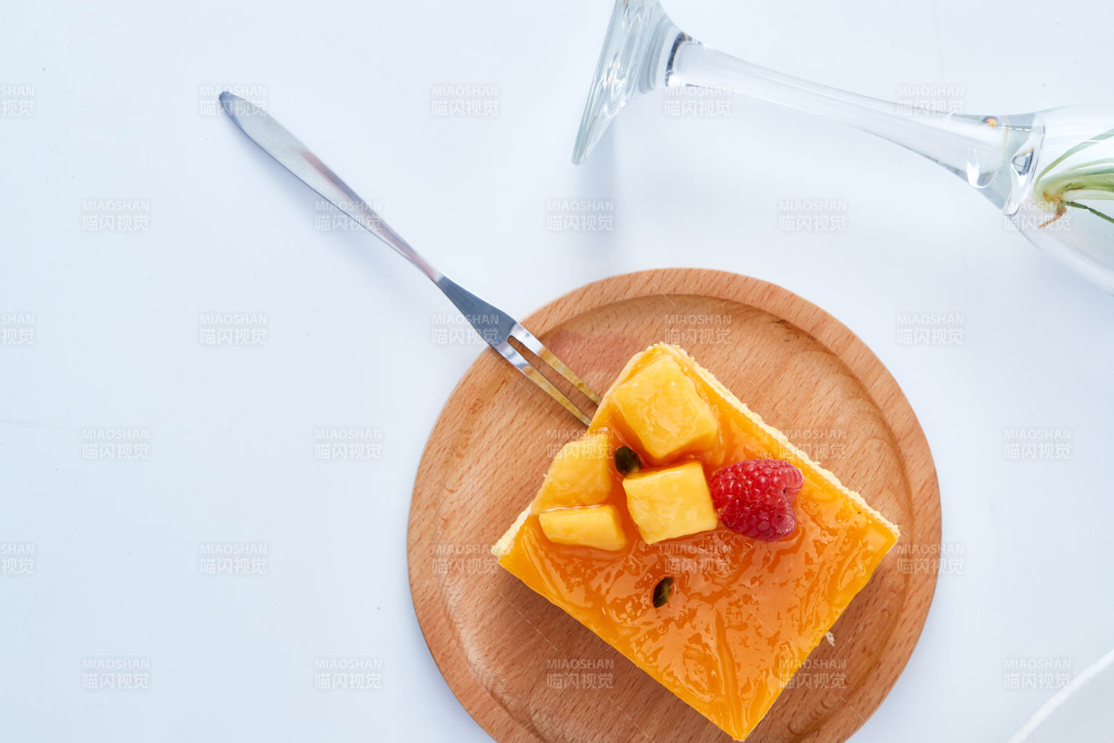 树莓芒果鲜奶慕斯蛋糕