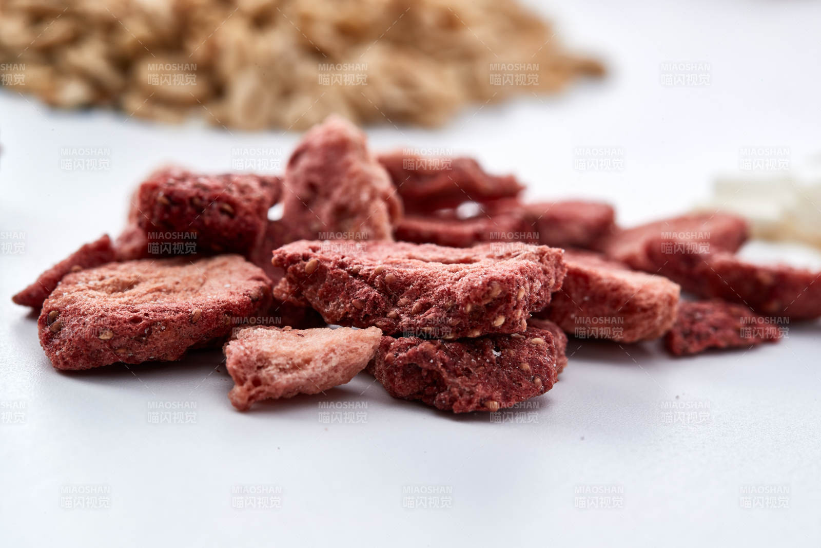 美味健康的营养早餐坚果混合烤燕麦