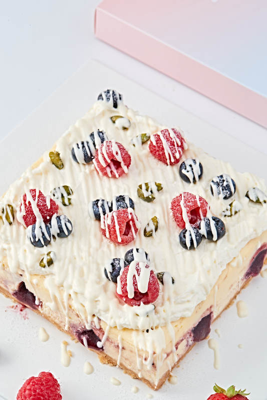 蓝莓树莓鲜奶慕斯蛋糕