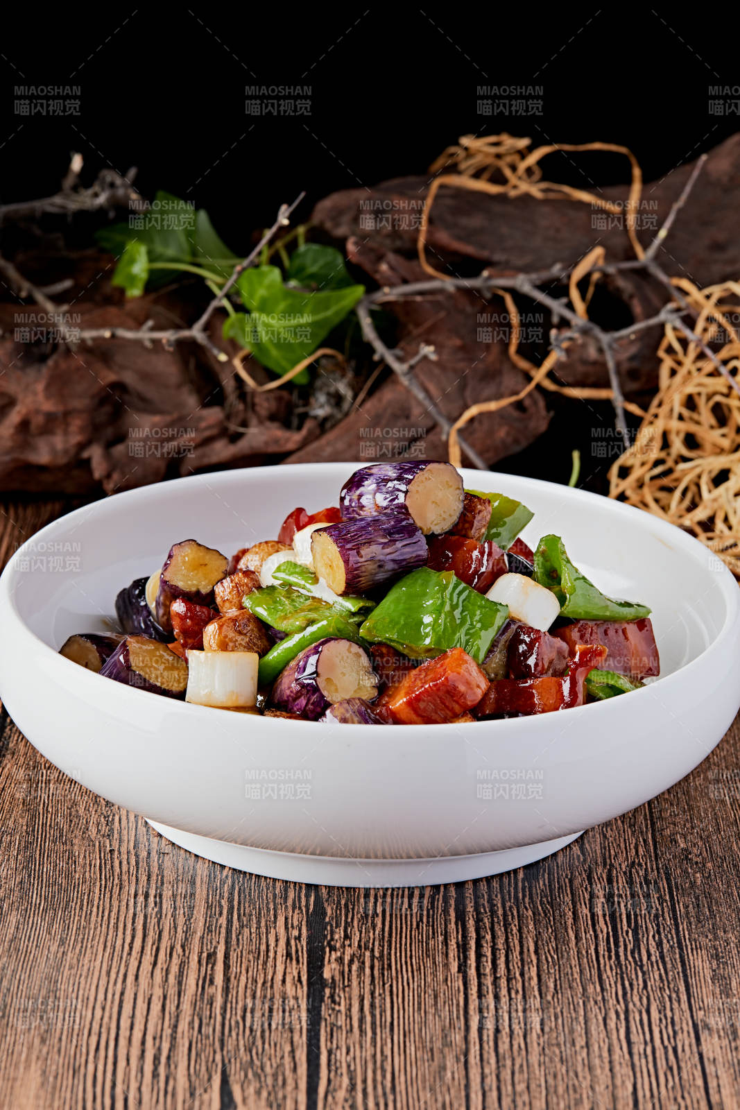 美味合炒茄子尖椒红烧肉