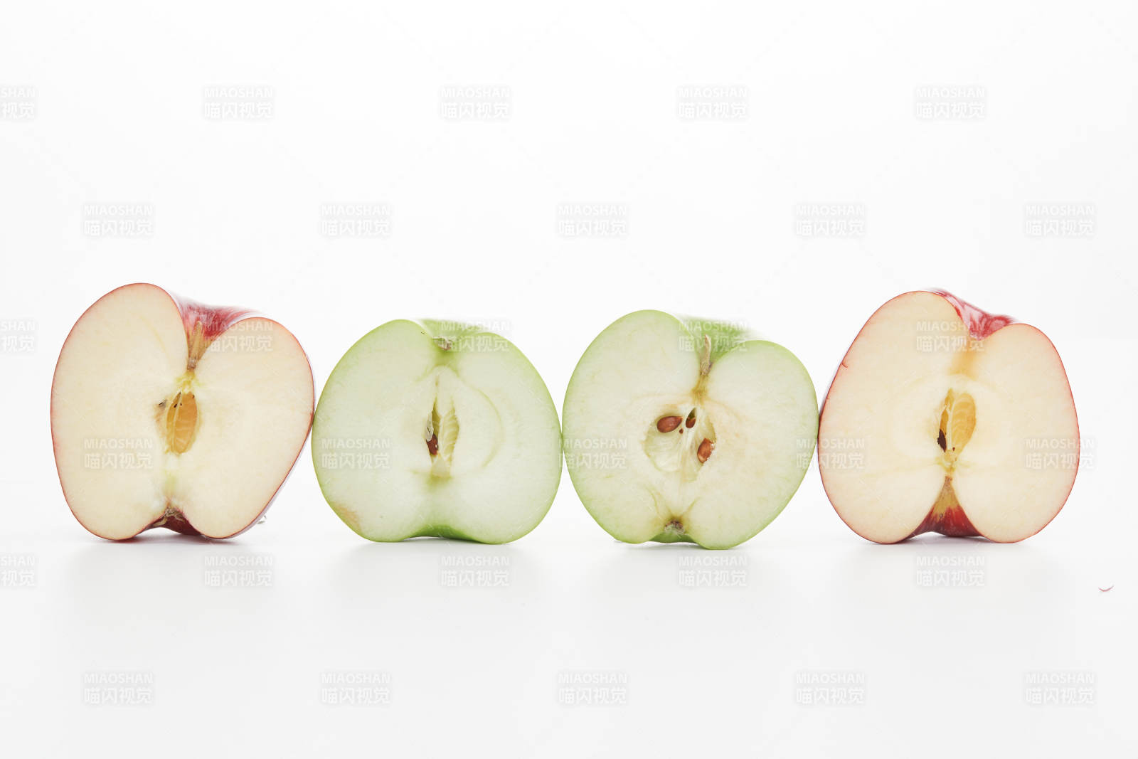 白色背景上擺放的新鮮蘋果