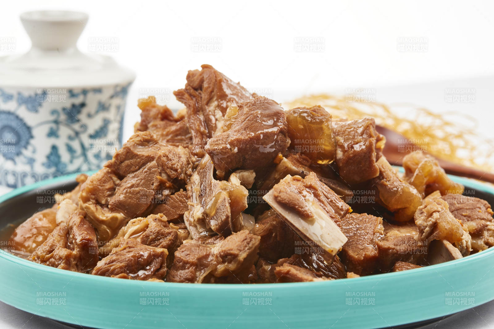 家常醬燉牛筋頭巴腦