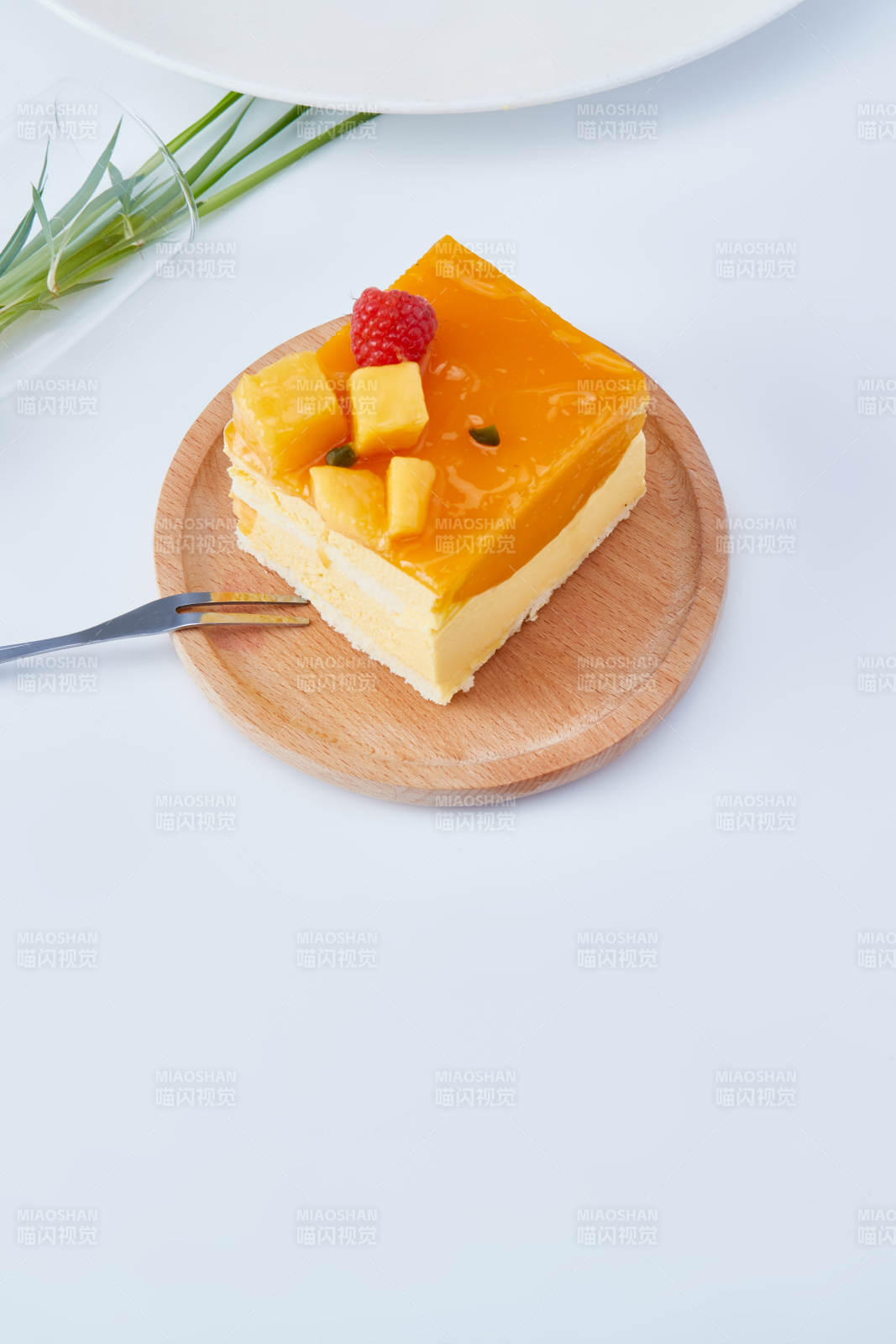 树莓芒果鲜奶慕斯蛋糕