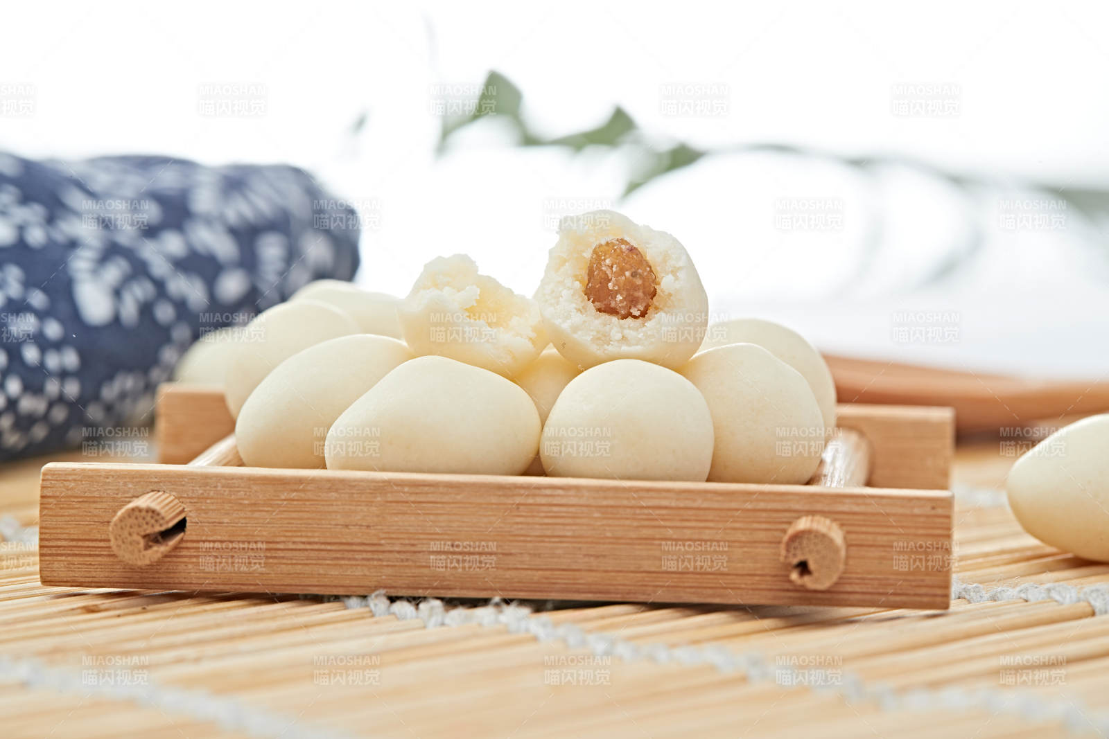 浓香甜美滋味浓郁的蒙族牛奶制品特写