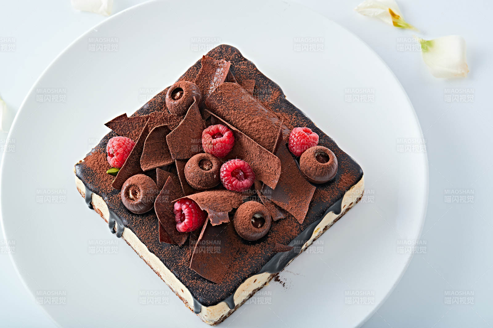 可可撒粉黑巧克力奶酪慕斯蛋糕