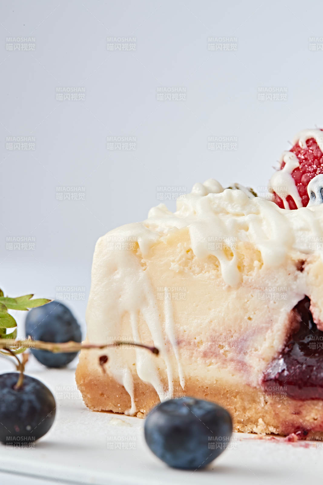 藍莓樹莓鮮奶慕斯蛋糕