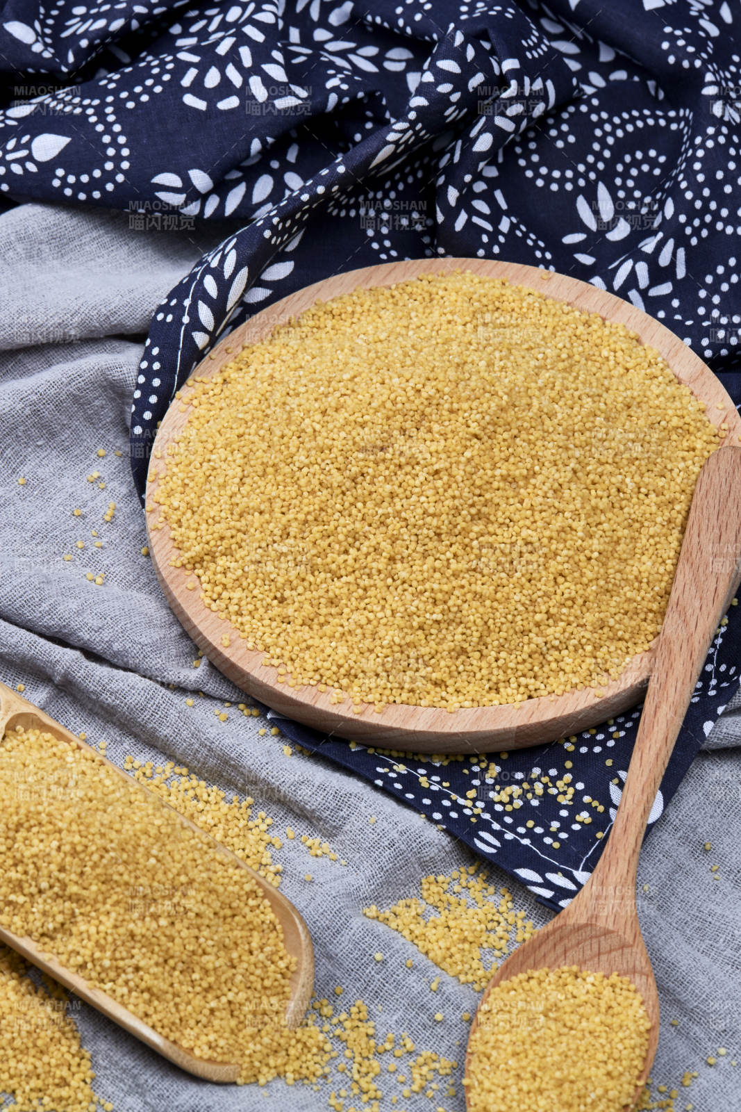质量上乘的金黄小米粟米