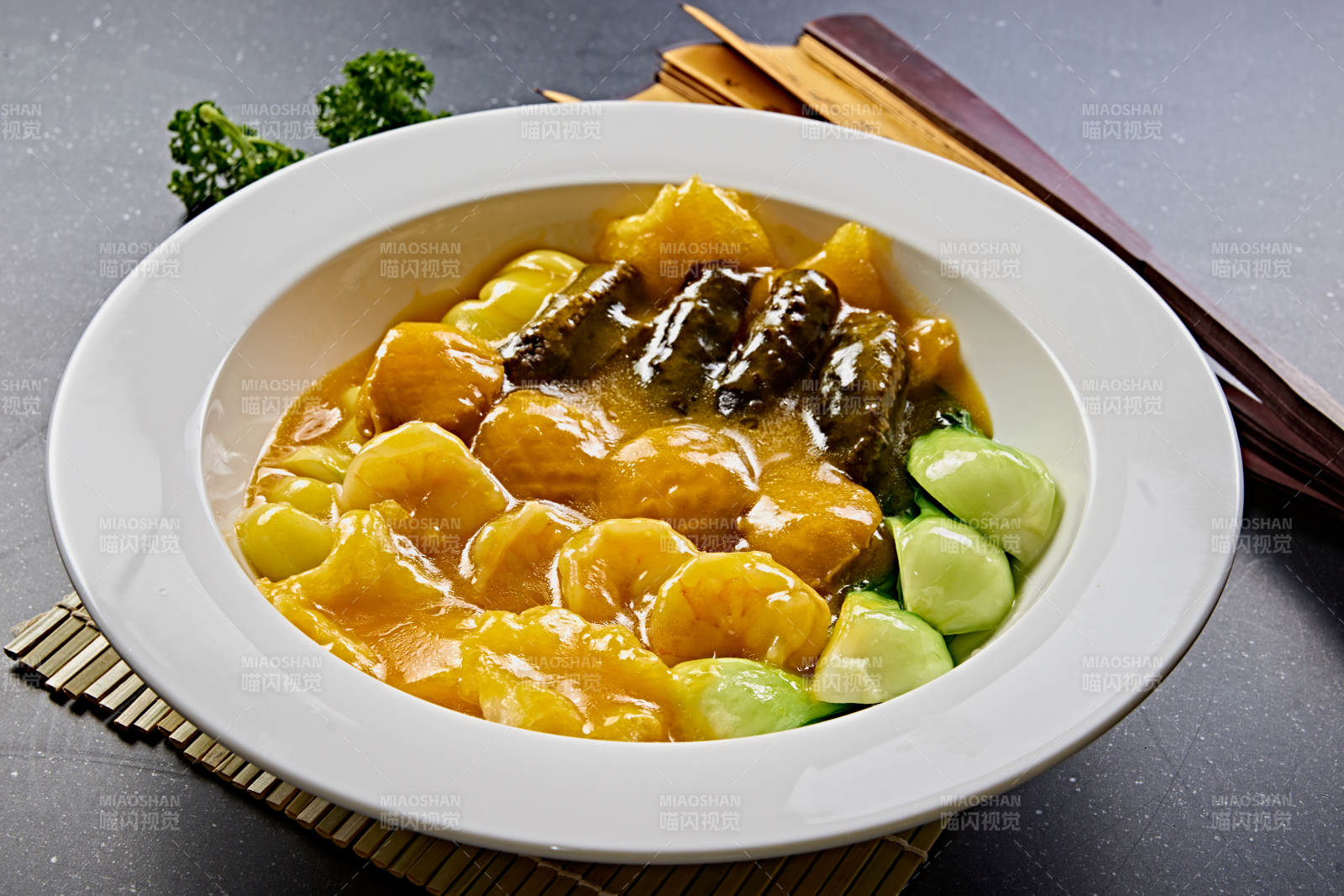 美味浓汤炖海鲜