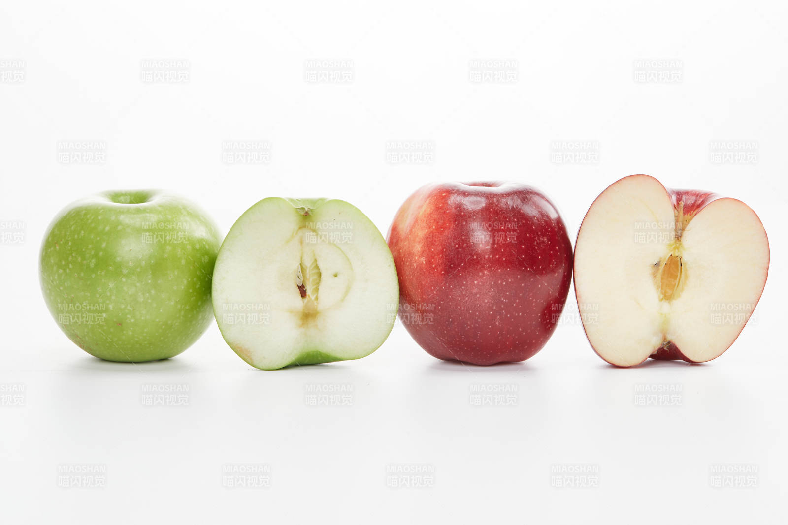 白色背景上摆放的新鲜苹果