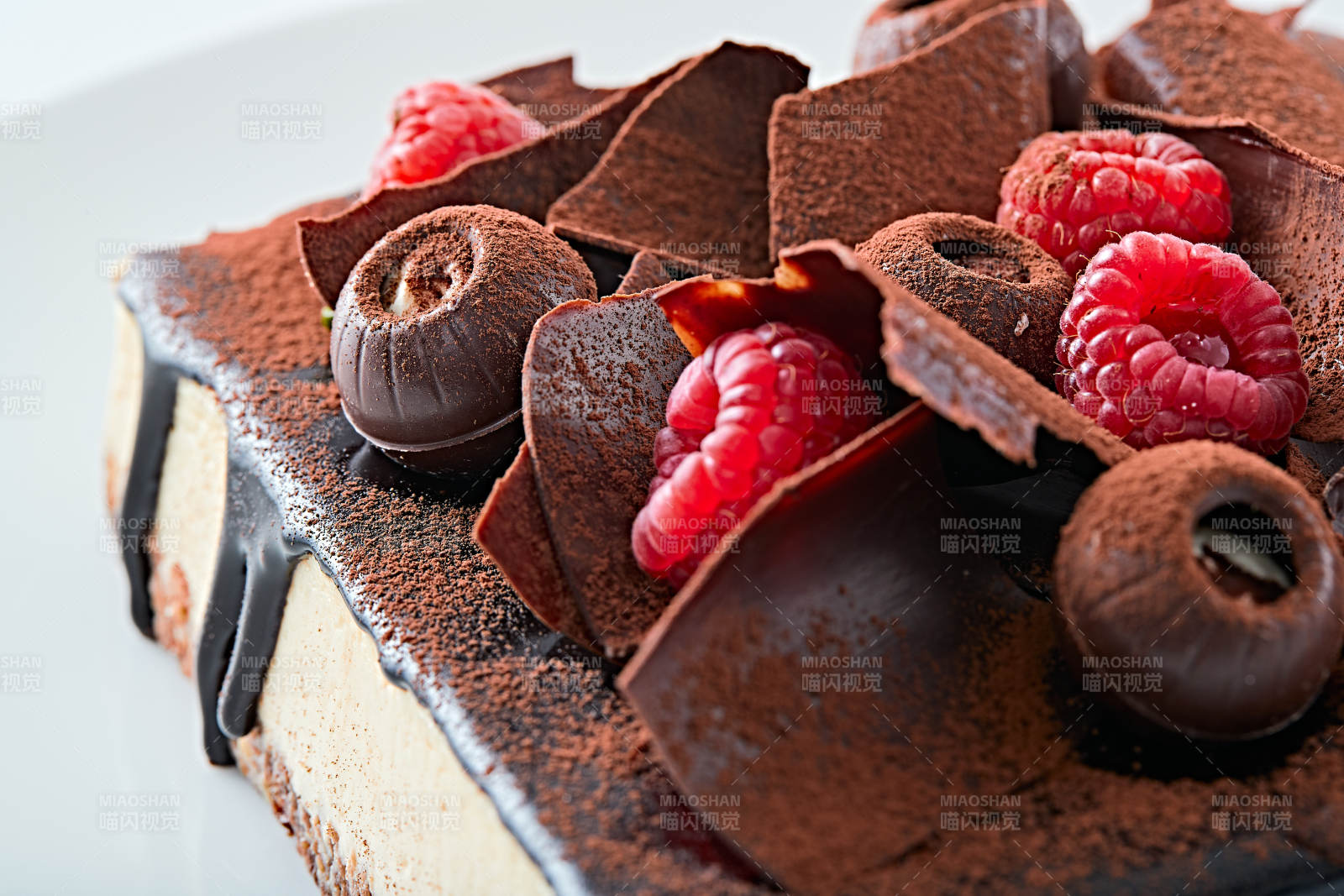 可可撒粉黑巧克力奶酪慕斯蛋糕