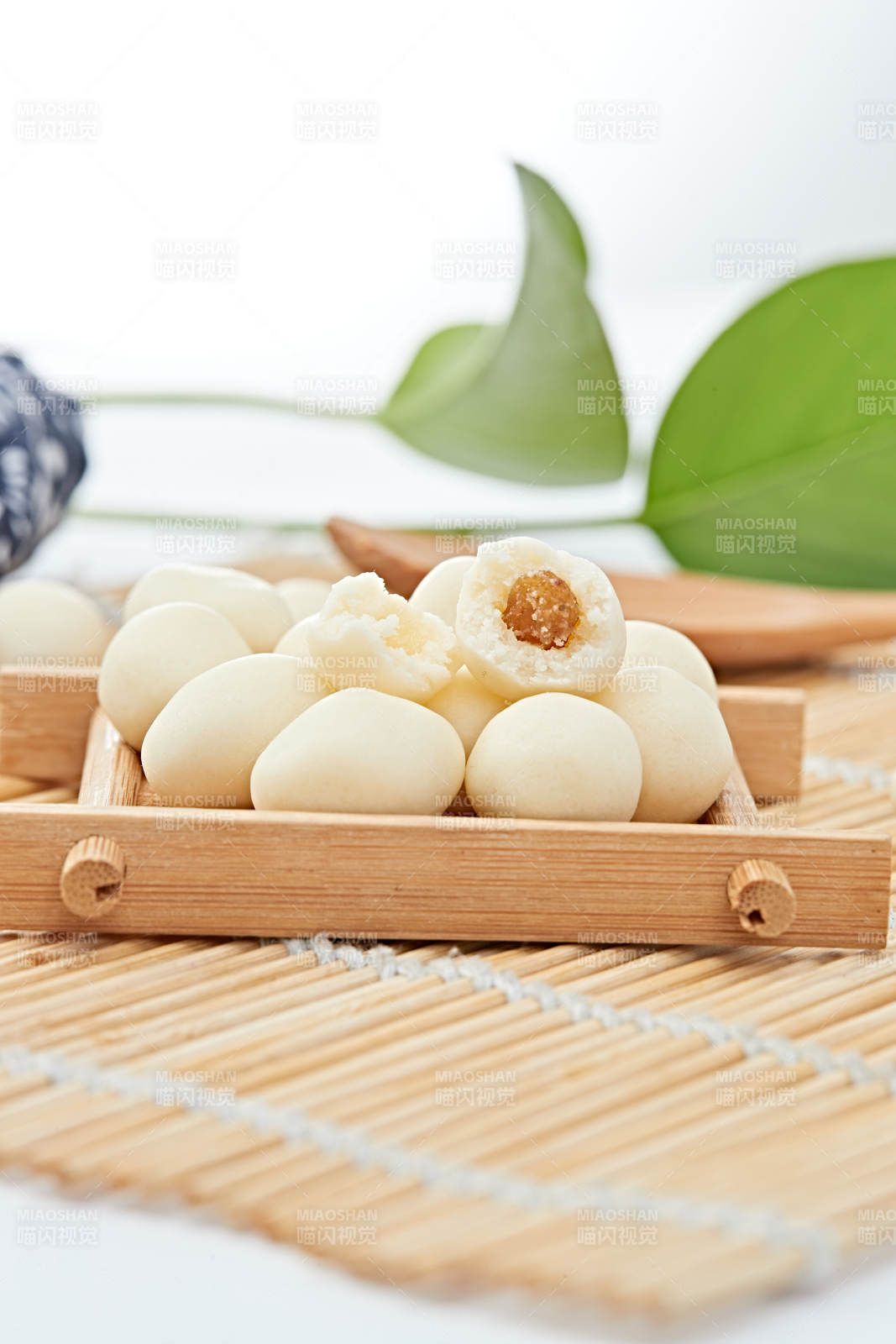 浓香甜美滋味浓郁的蒙族牛奶制品特写