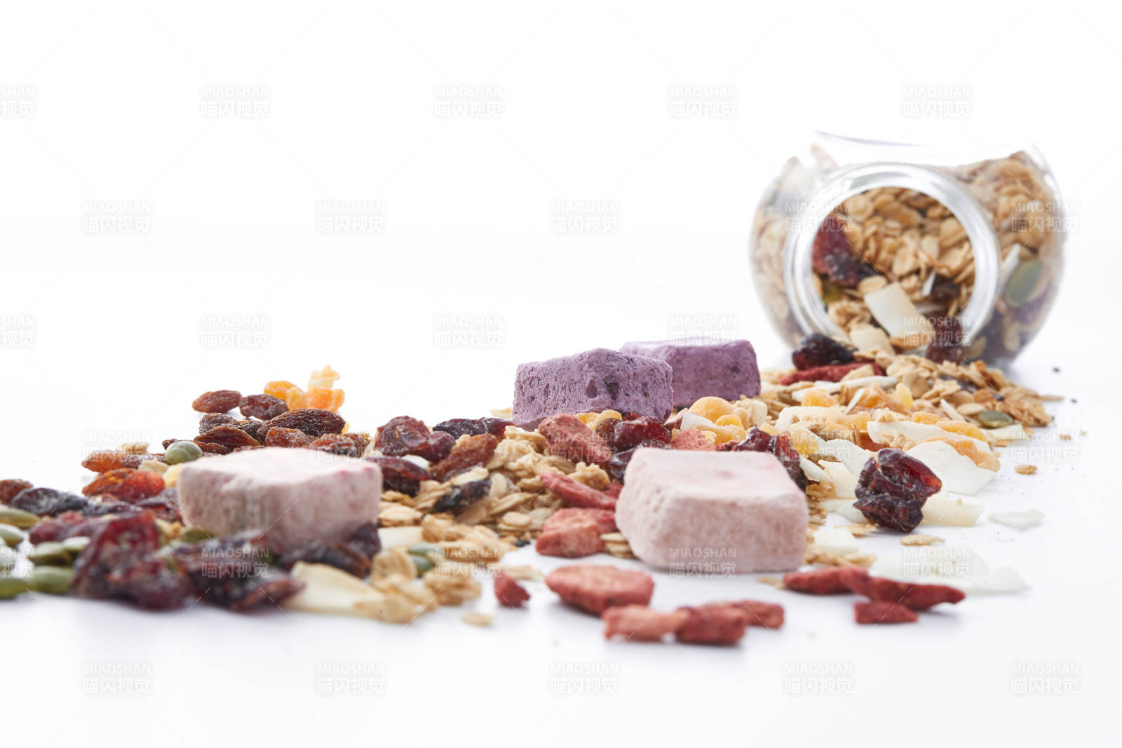 美味健康的营养早餐坚果混合烤燕麦