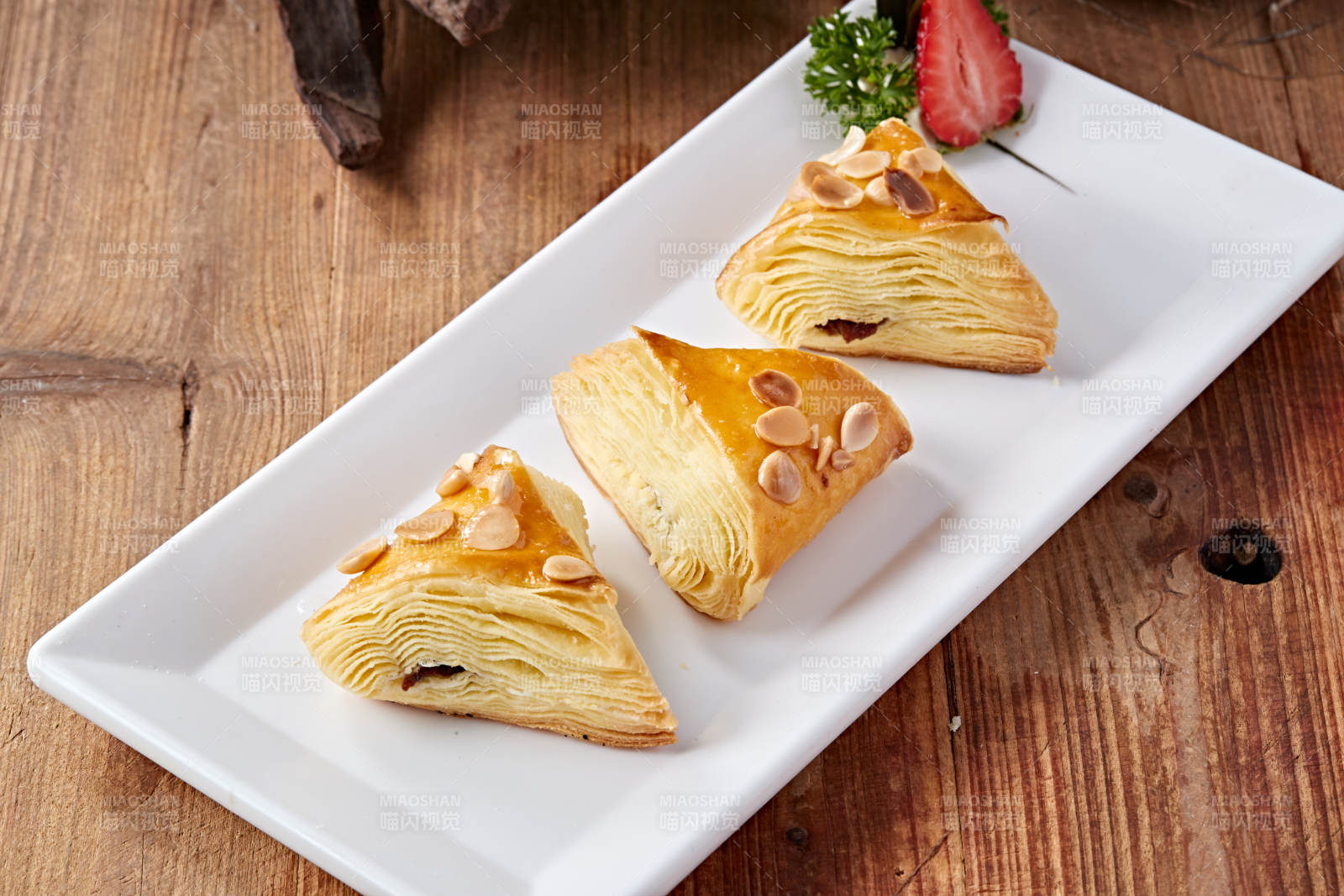 茶餐香烤杏仁千层酥并