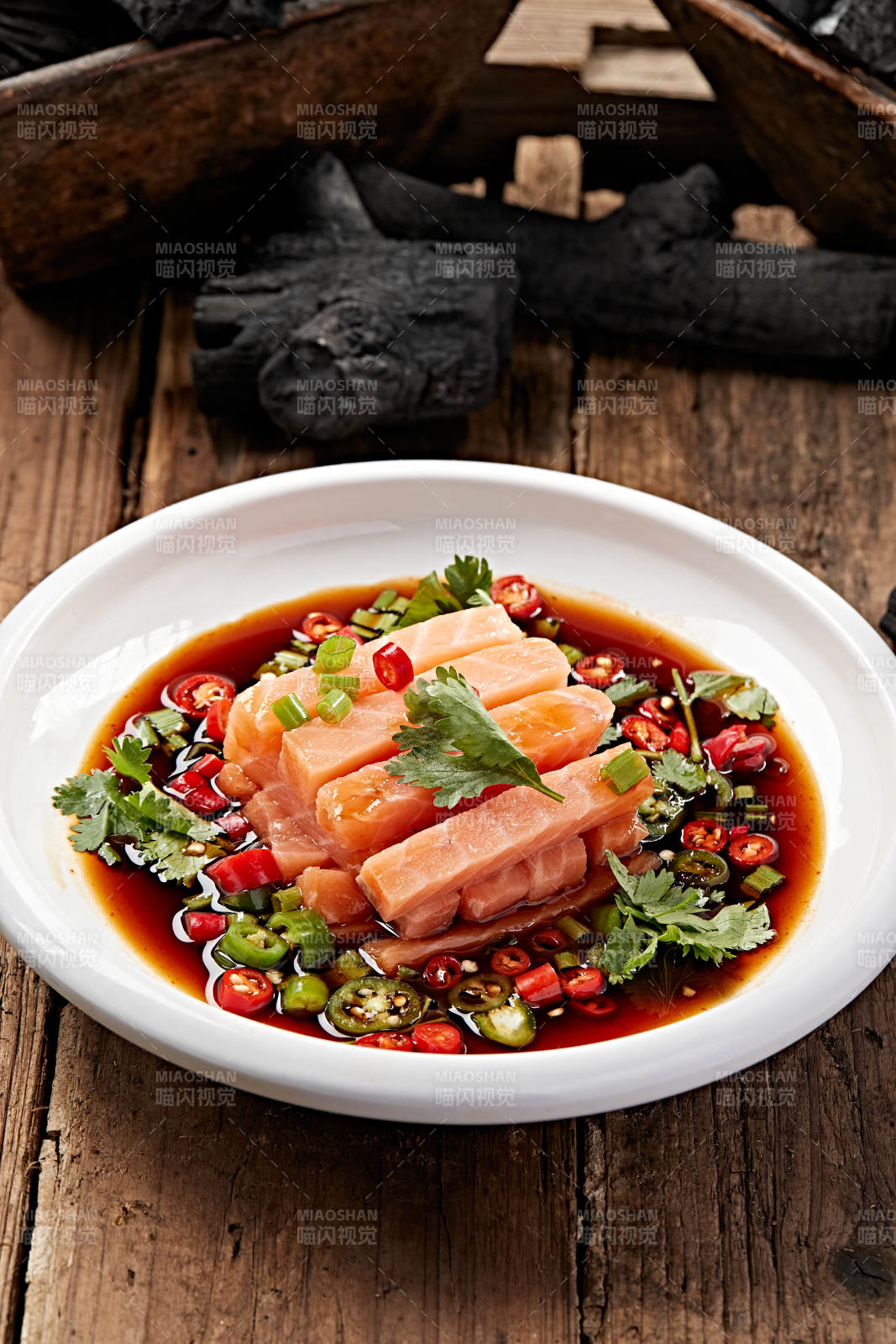 浇汁刺身三文鱼