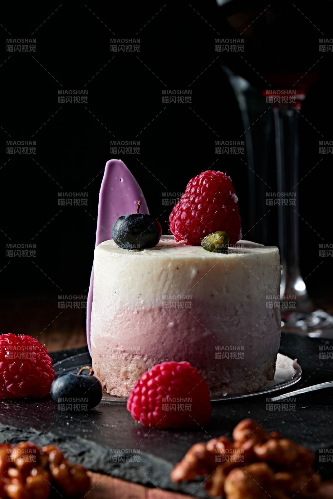 蓝莓草莓鲜奶慕斯香芋蛋糕