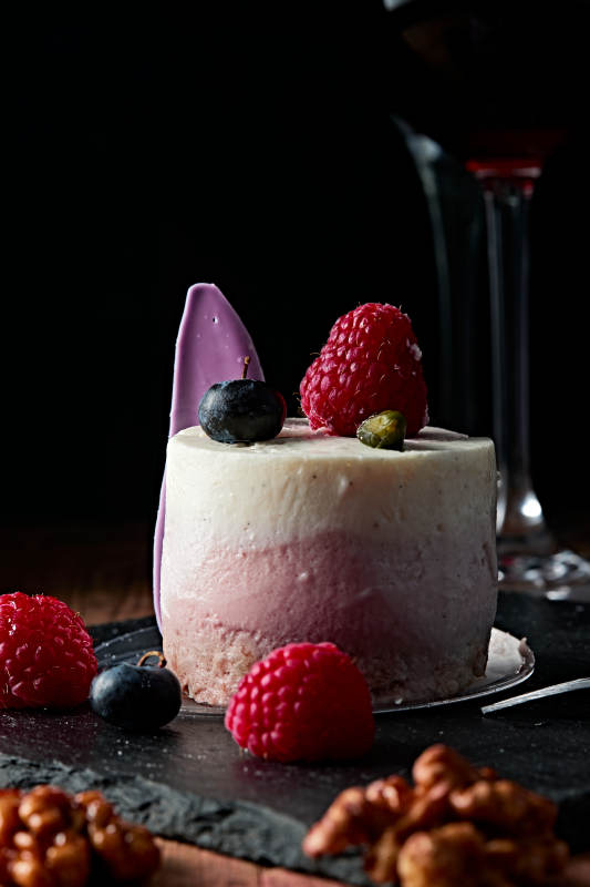 蓝莓草莓鲜奶慕斯香芋蛋糕