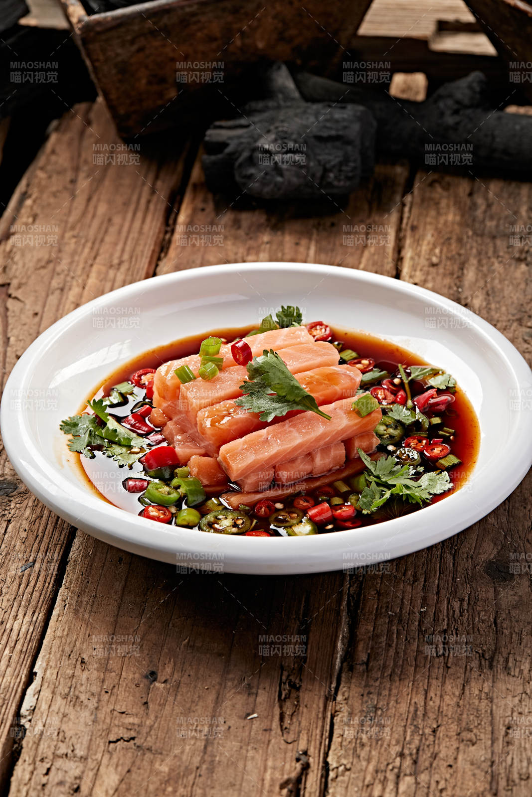 浇汁刺身三文鱼