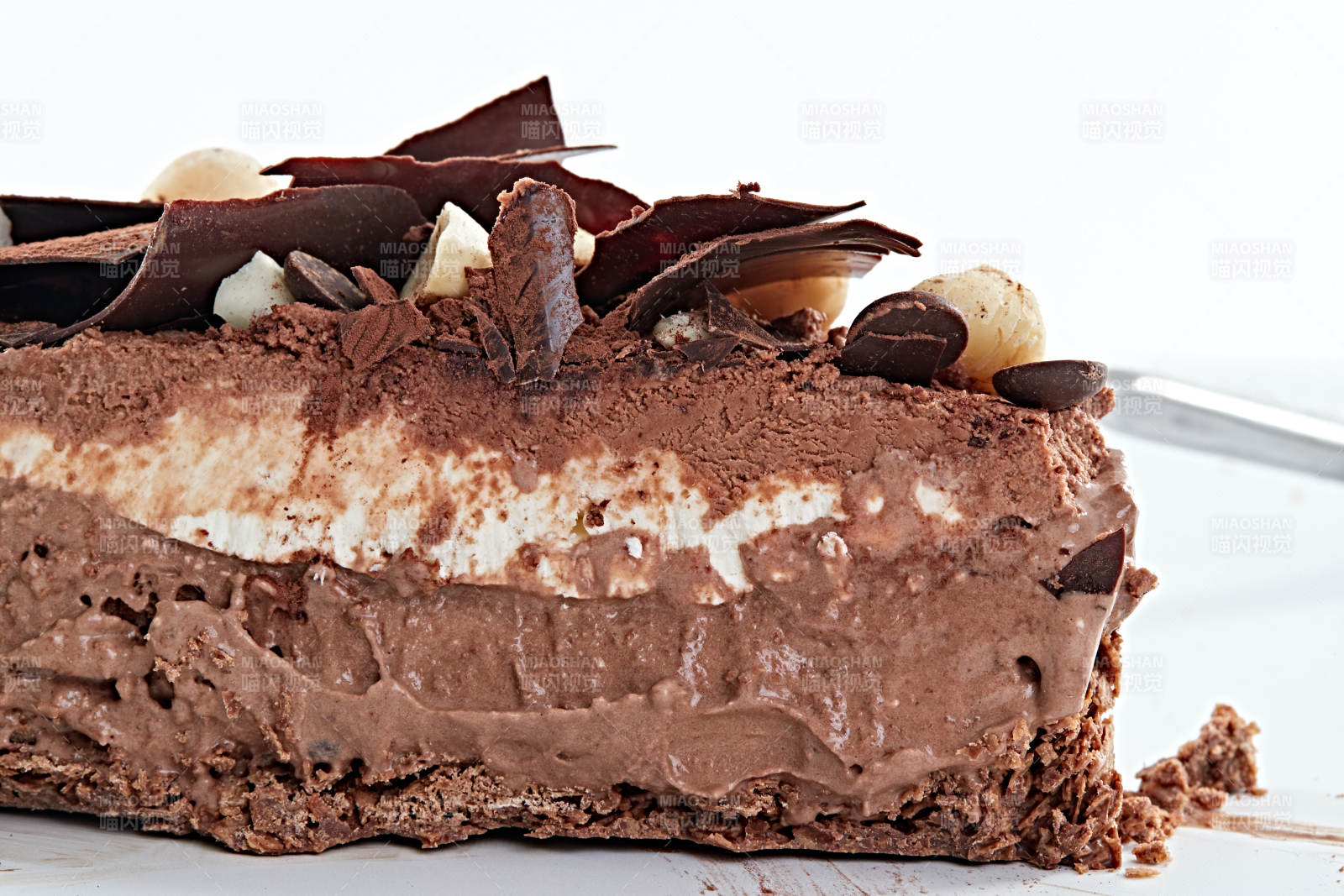 可可散粉黑森林坚果冰淇淋蛋糕