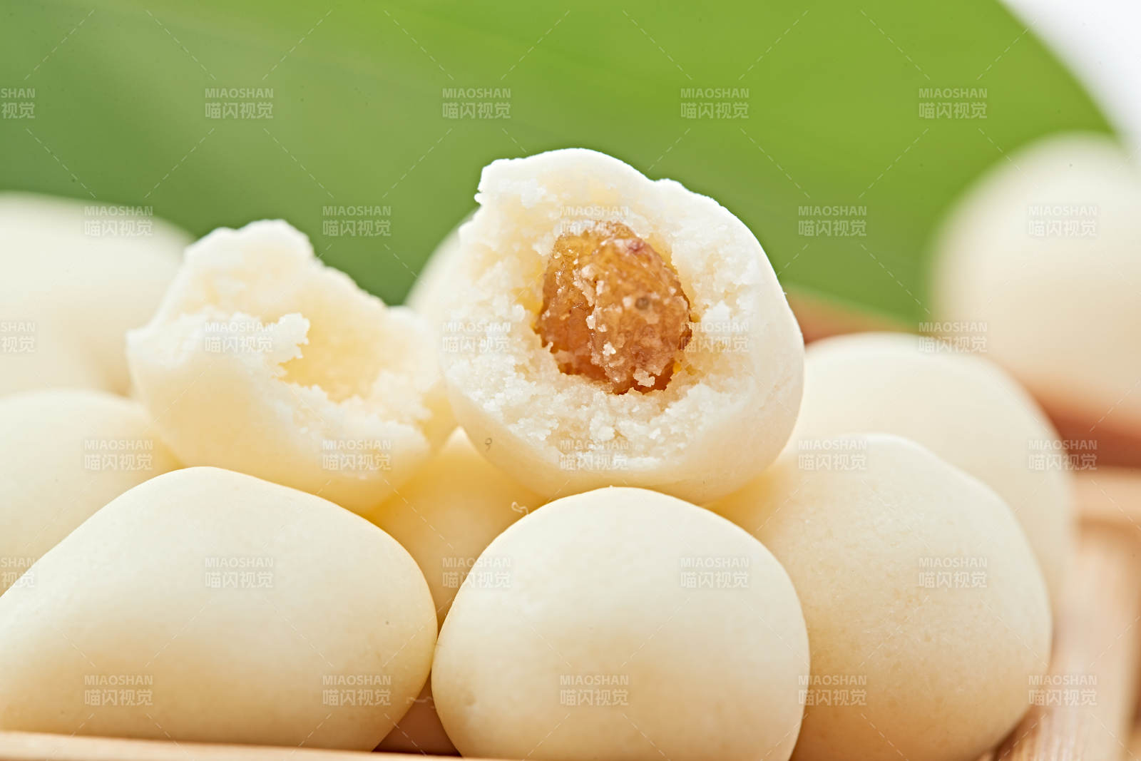 浓香甜美滋味浓郁的蒙族牛奶制品特写