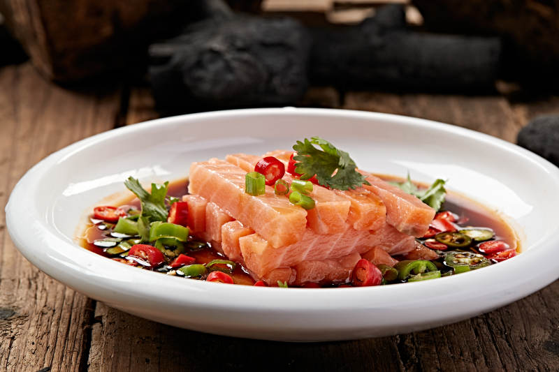 浇汁刺身三文鱼