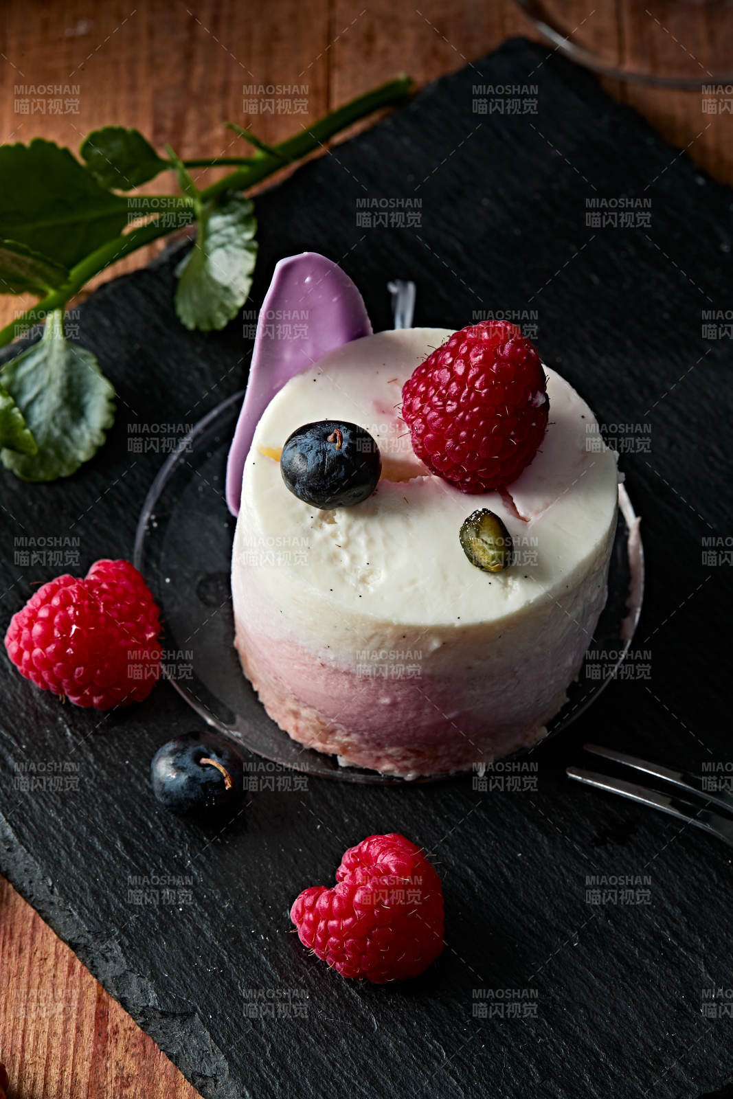 藍(lán)莓草莓鮮奶慕斯香芋蛋糕