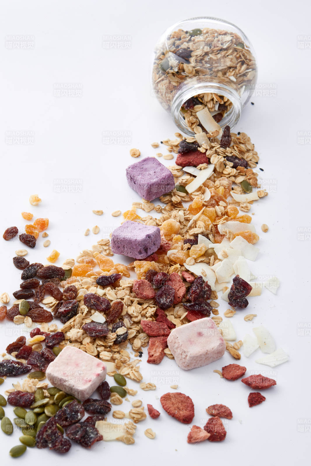 美味健康的营养早餐坚果混合烤燕麦