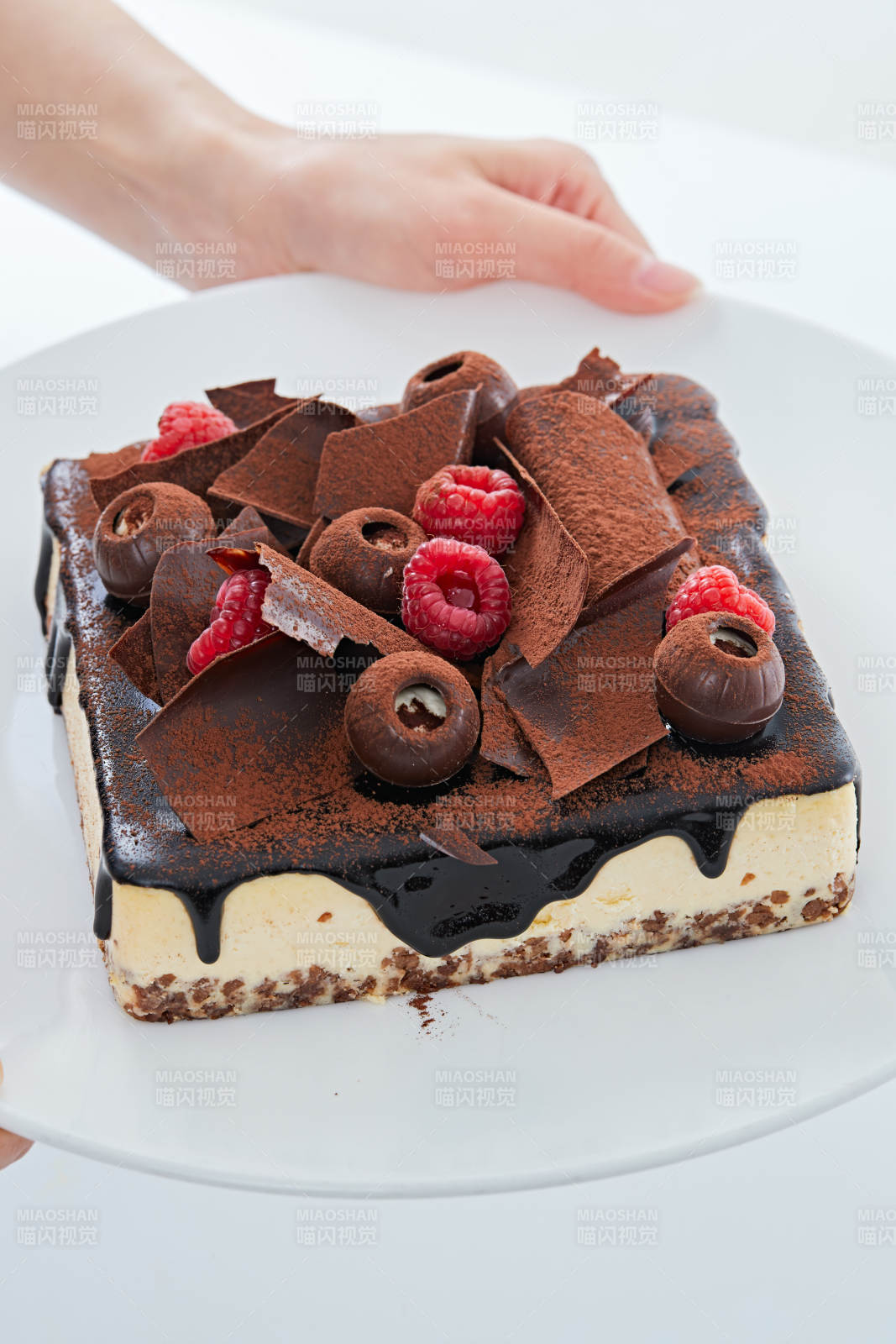 可可撒粉黑巧克力奶酪慕斯蛋糕