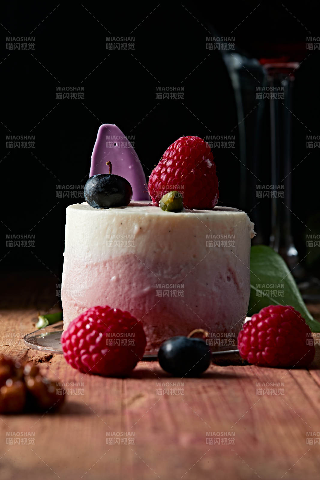 蓝莓草莓鲜奶慕斯香芋蛋糕