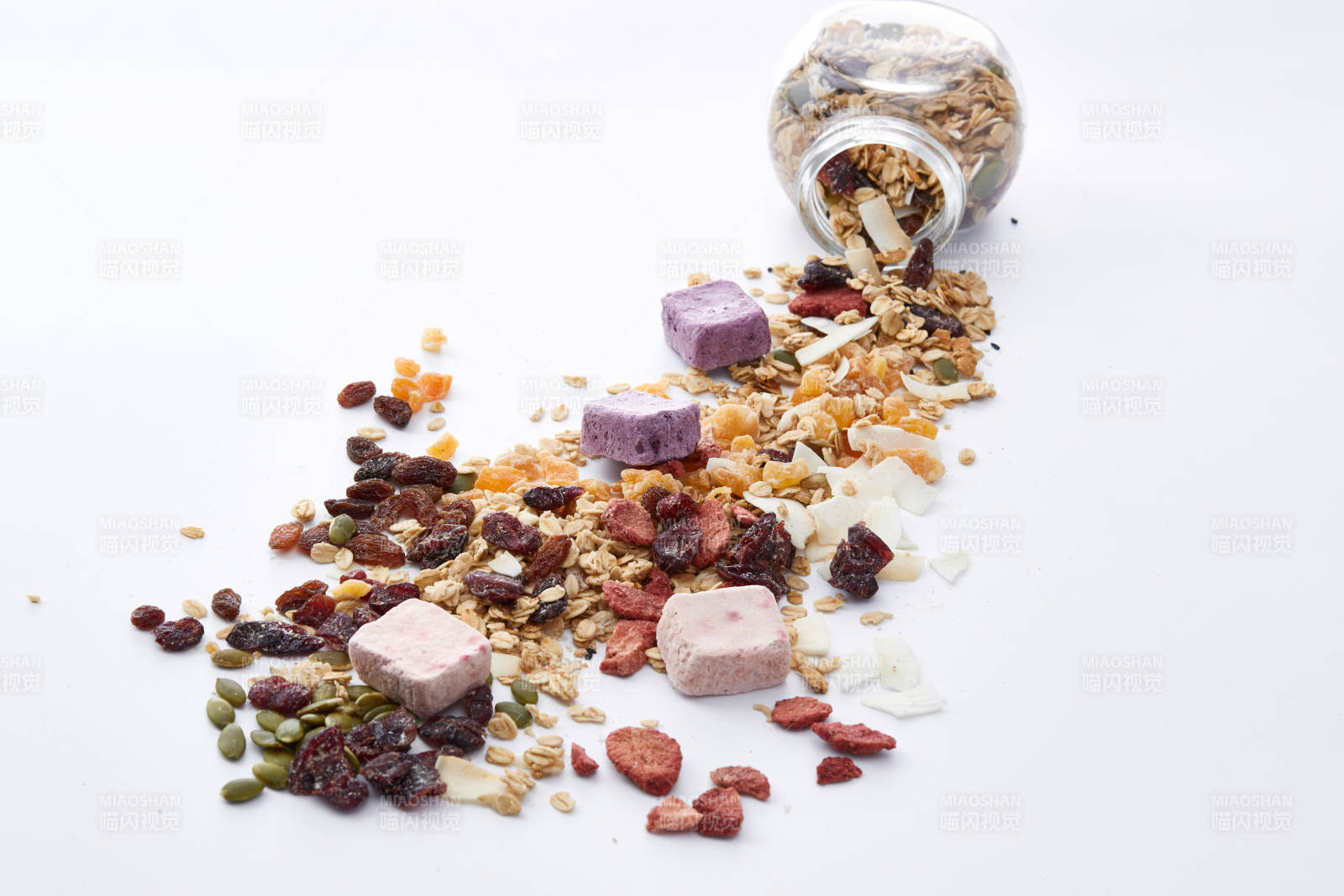 美味健康的营养早餐坚果混合烤燕麦